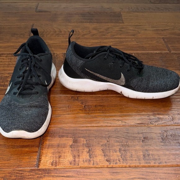 Nike Women's Flex Experience Run 10 Running Shoe, size 9.5 - Picture 2 of 9